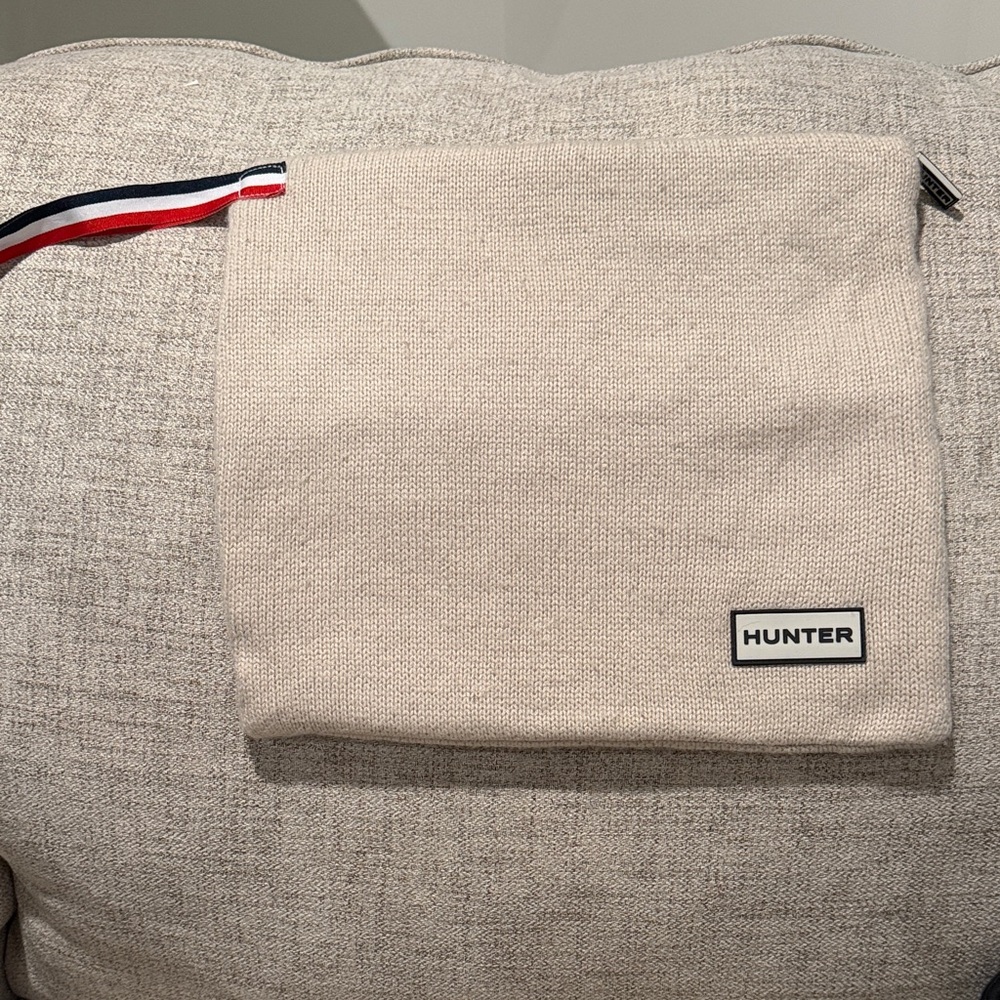 Hunter Boot knit cream zip pouch used multipurpose